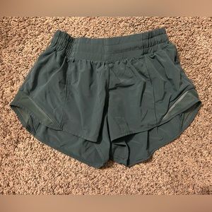 LuluLemon Hotty Hot Low-Rise Lined Short 2.5" Green